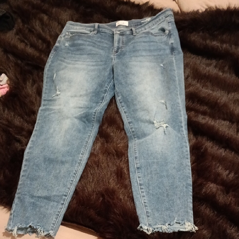 Soho Blue Ankle Cropped Jeans with Distressed Details